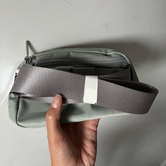 Lululemon Everywhere Belt Bag - Picture 2 of 3